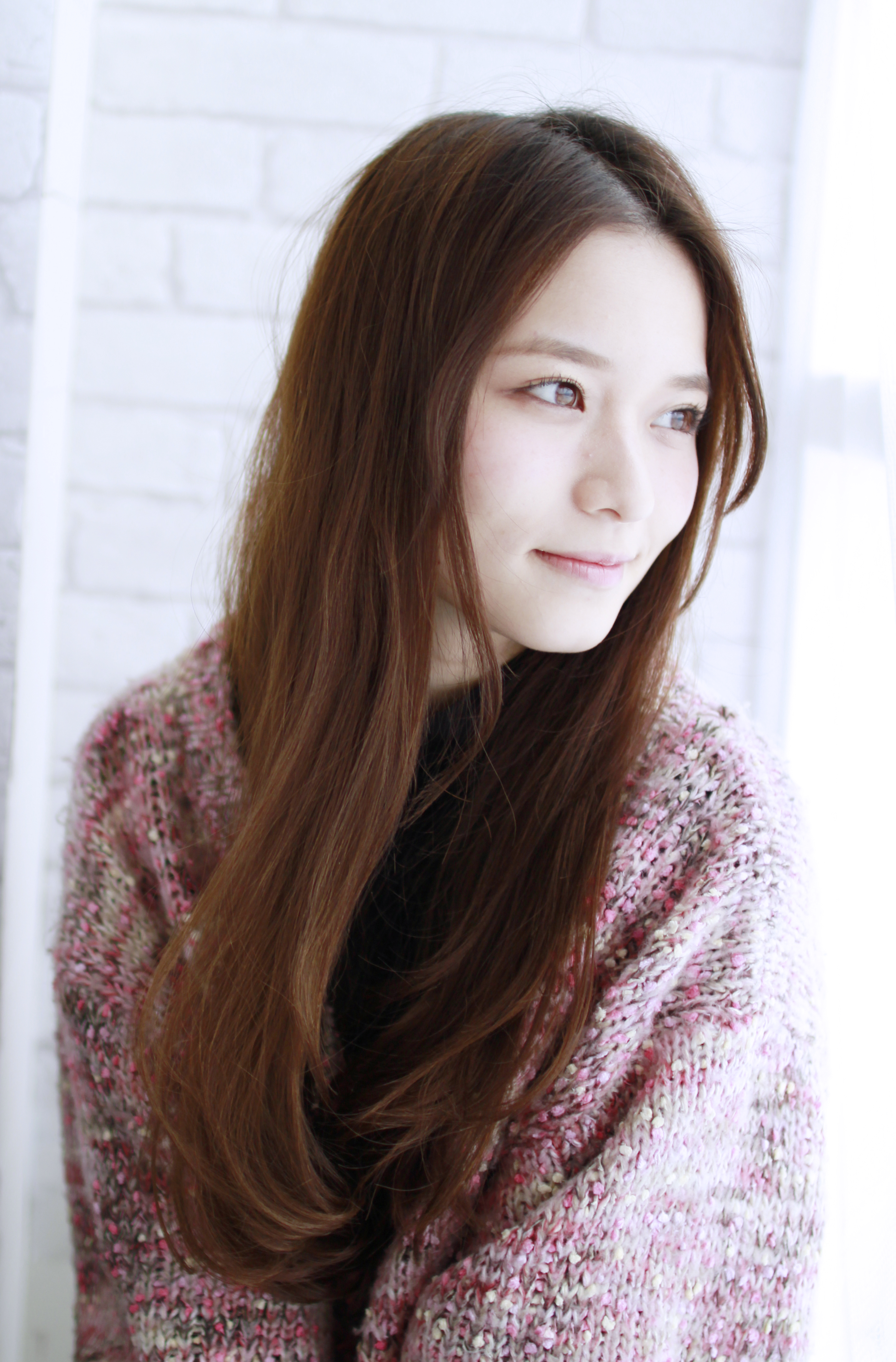 ゆるナチュラルストレート。柔らかい髪の質感を引き出したナチュラルストレートです。乾かしただけでスタイルが決まるので、お手入れ簡単ヘアースタイルです。