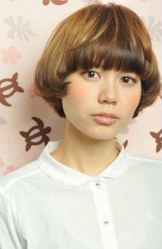 重さと丸みを残したキュートなマッシュショート