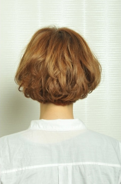 重さと丸みを残したキュートなマッシュショート